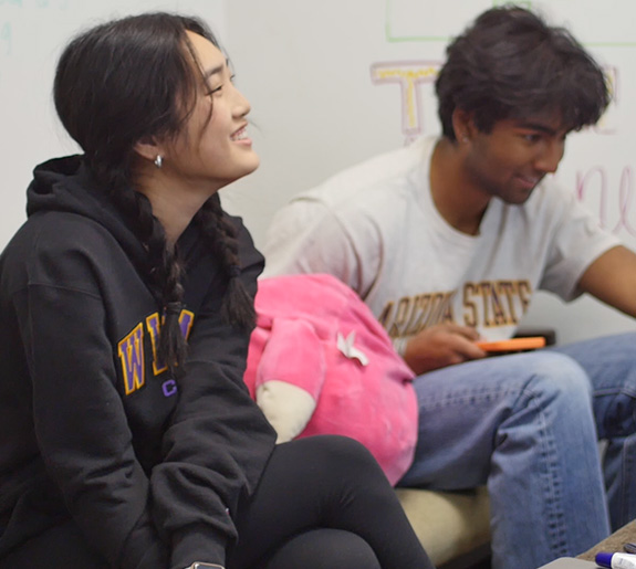 Photo of Teen Lifeline teen volunteers.